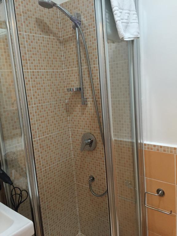 B&B Le Vibrazioni Rom Rum bild